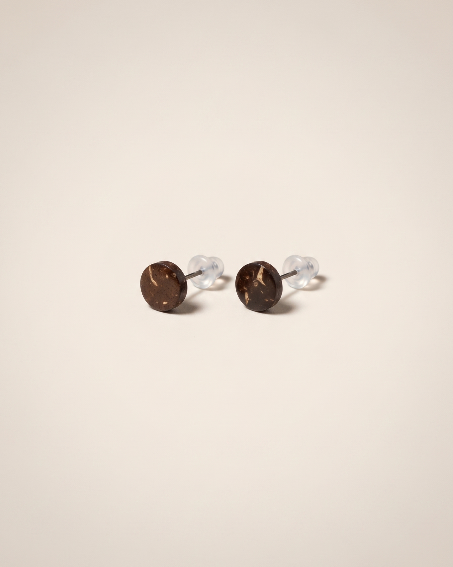 Boutons d'oreilles en coquille de noix de coco naturelle