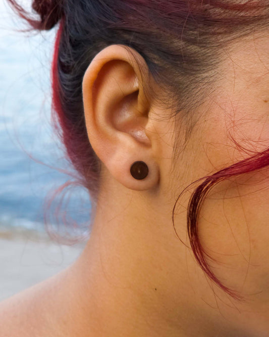 Boutons d'oreilles en coquille de noix de coco naturelle
